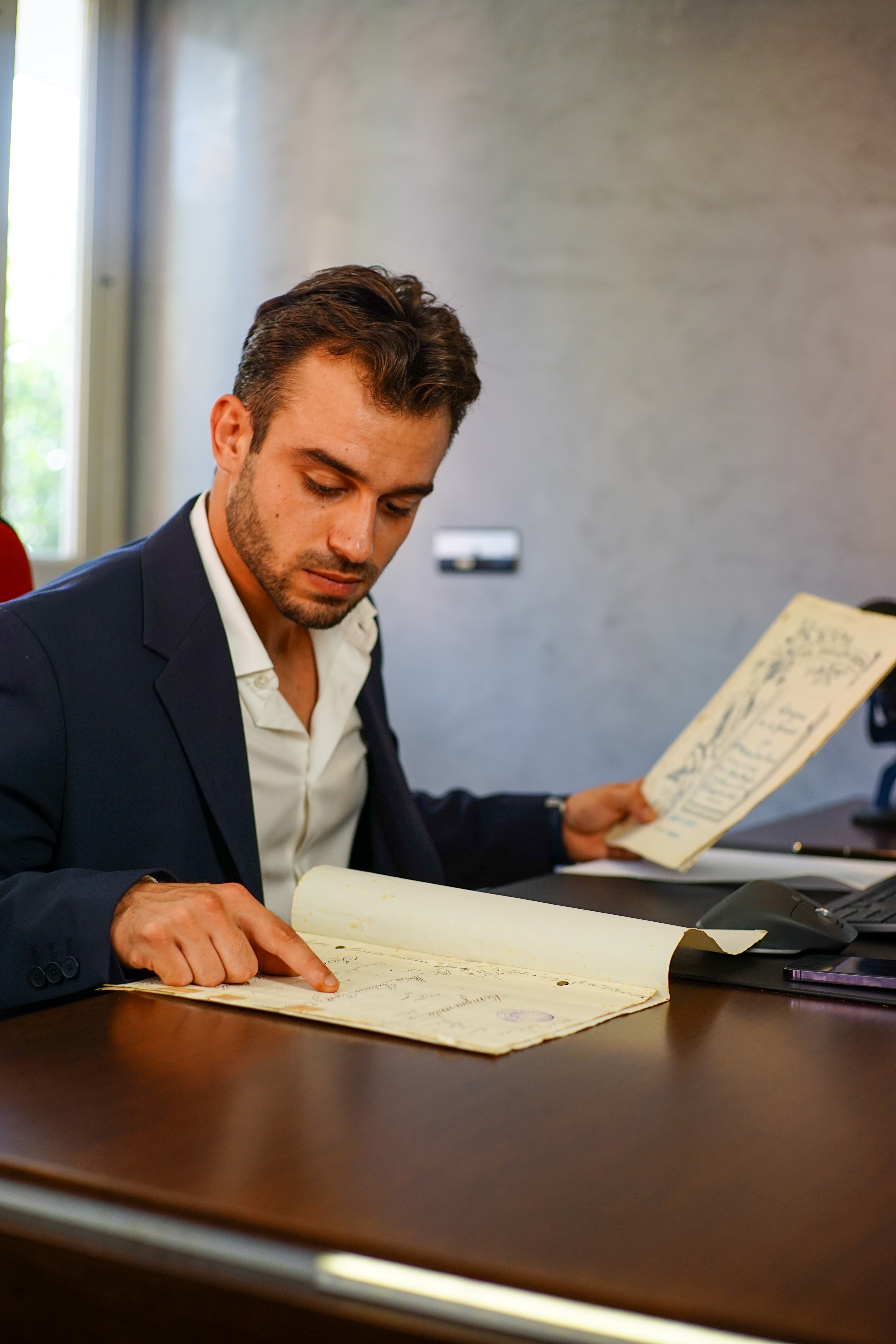 Moisés Vicens revisando herencias
